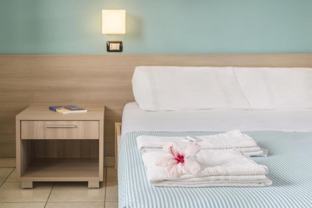 Hotel Dei Bizantini & Villaggio Campo Dei Messapi ซานเปียโตร อิน เบวานญา ภายนอก รูปภาพ