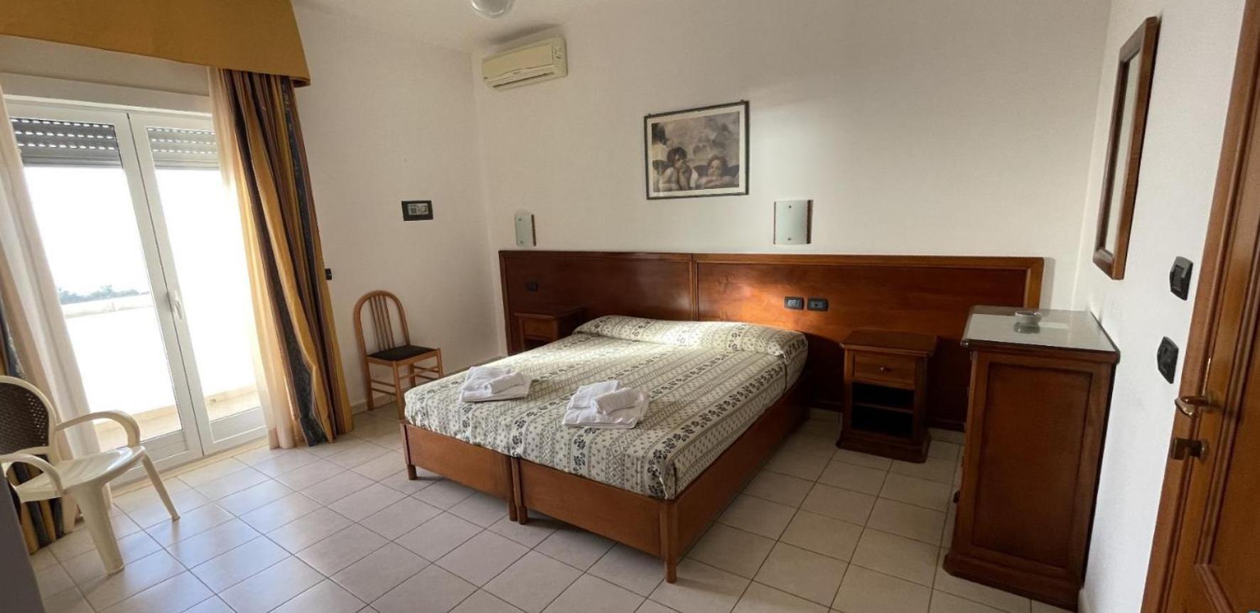 Hotel Dei Bizantini & Villaggio Campo Dei Messapi ซานเปียโตร อิน เบวานญา ภายนอก รูปภาพ