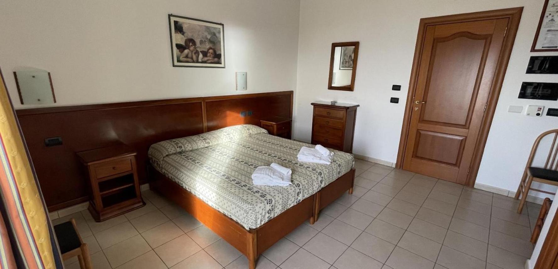 Hotel Dei Bizantini & Villaggio Campo Dei Messapi ซานเปียโตร อิน เบวานญา ภายนอก รูปภาพ