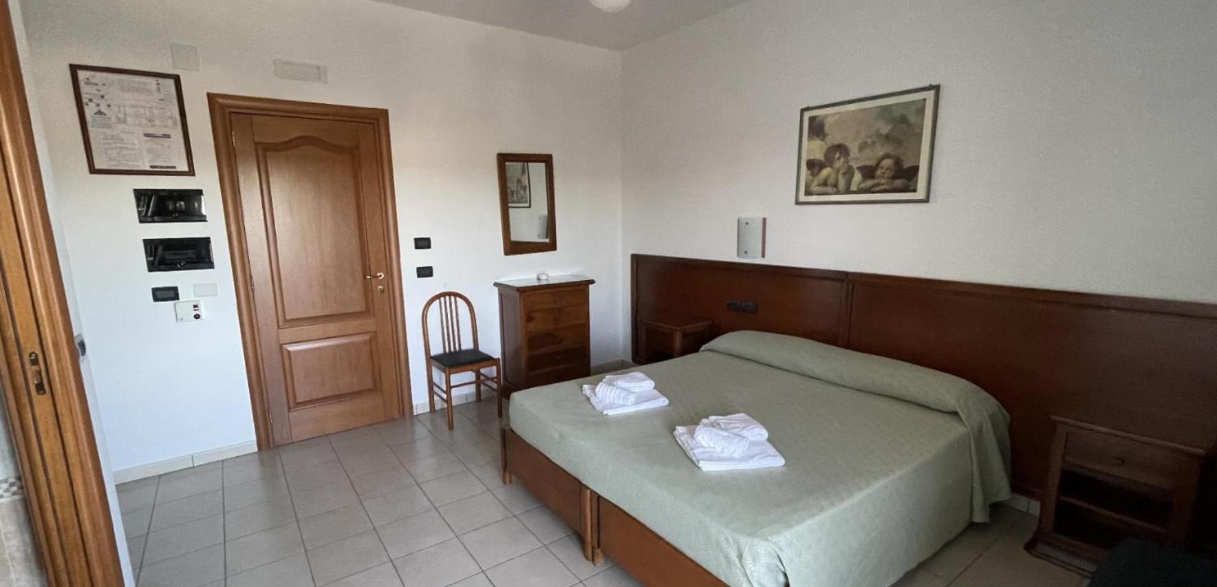 Hotel Dei Bizantini & Villaggio Campo Dei Messapi ซานเปียโตร อิน เบวานญา ภายนอก รูปภาพ