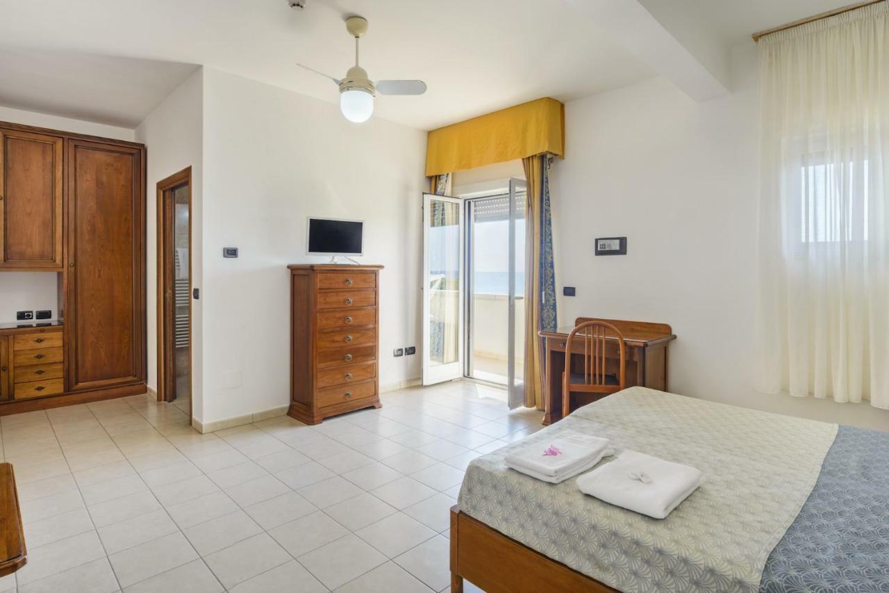 Hotel Dei Bizantini & Villaggio Campo Dei Messapi ซานเปียโตร อิน เบวานญา ภายนอก รูปภาพ