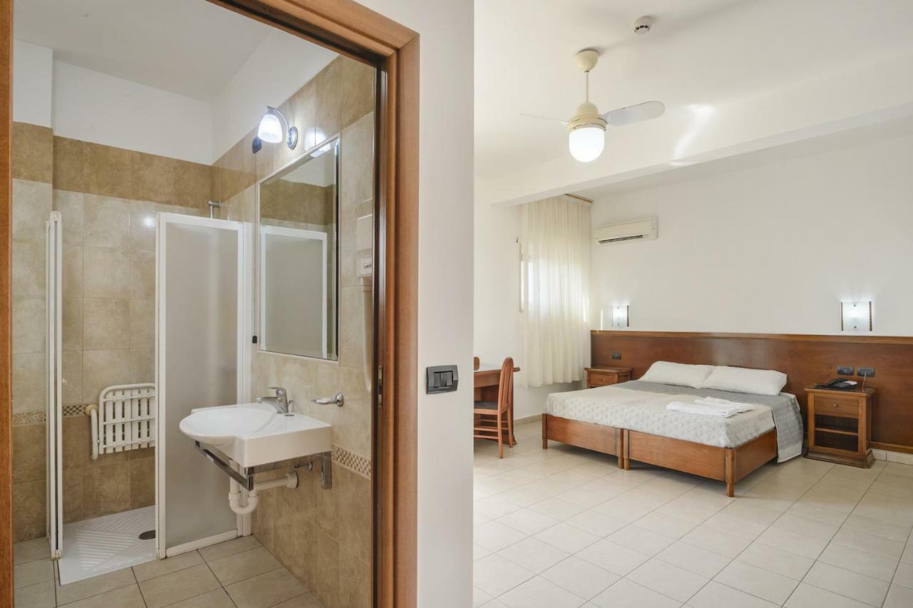 Hotel Dei Bizantini & Villaggio Campo Dei Messapi ซานเปียโตร อิน เบวานญา ภายนอก รูปภาพ